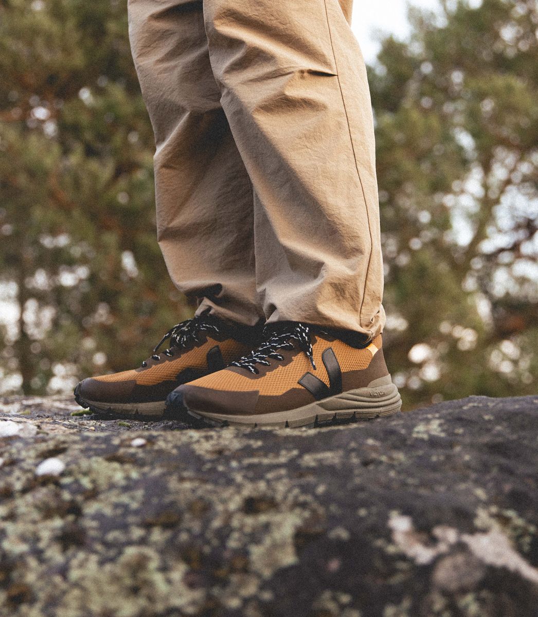 VEJA DEKKAN ALVEOMESH TENT BLACK OURO | VJ24368