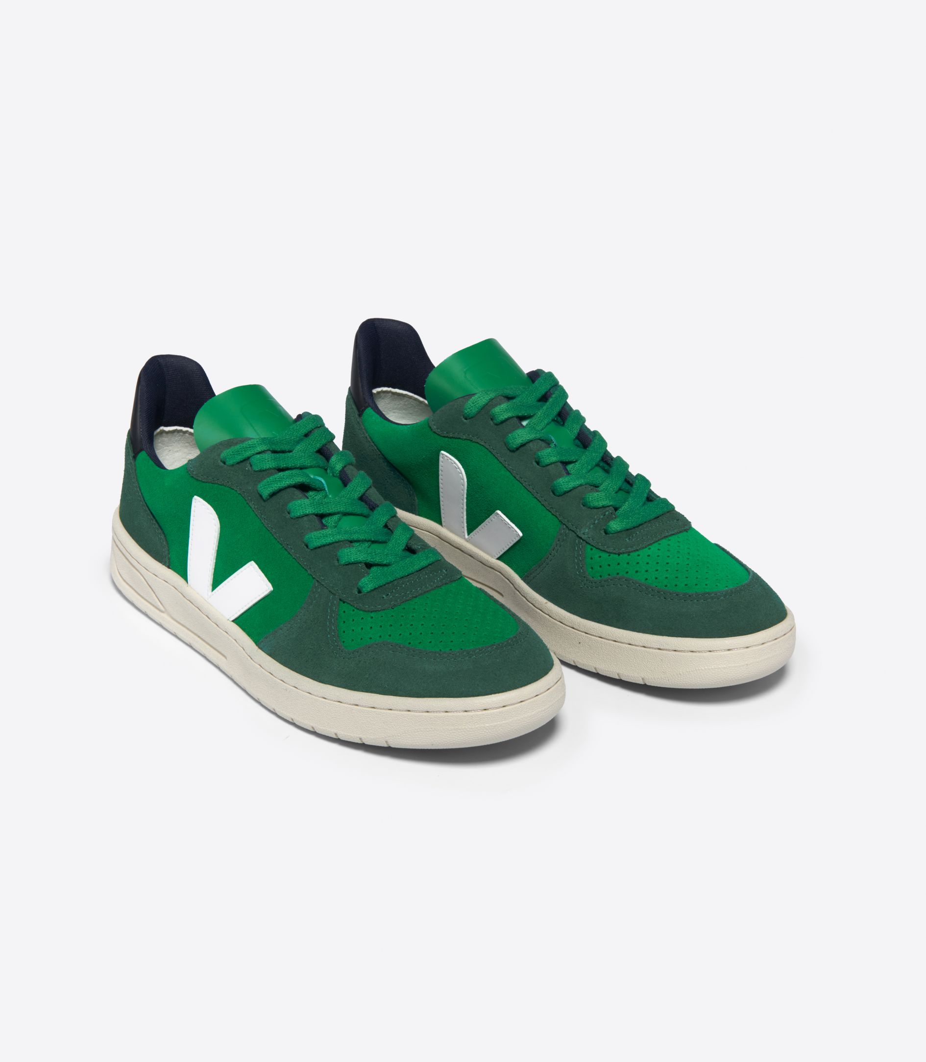 VEJA V-10 SUEDE EMERAUDE PIERRE BLACK | VJ24238