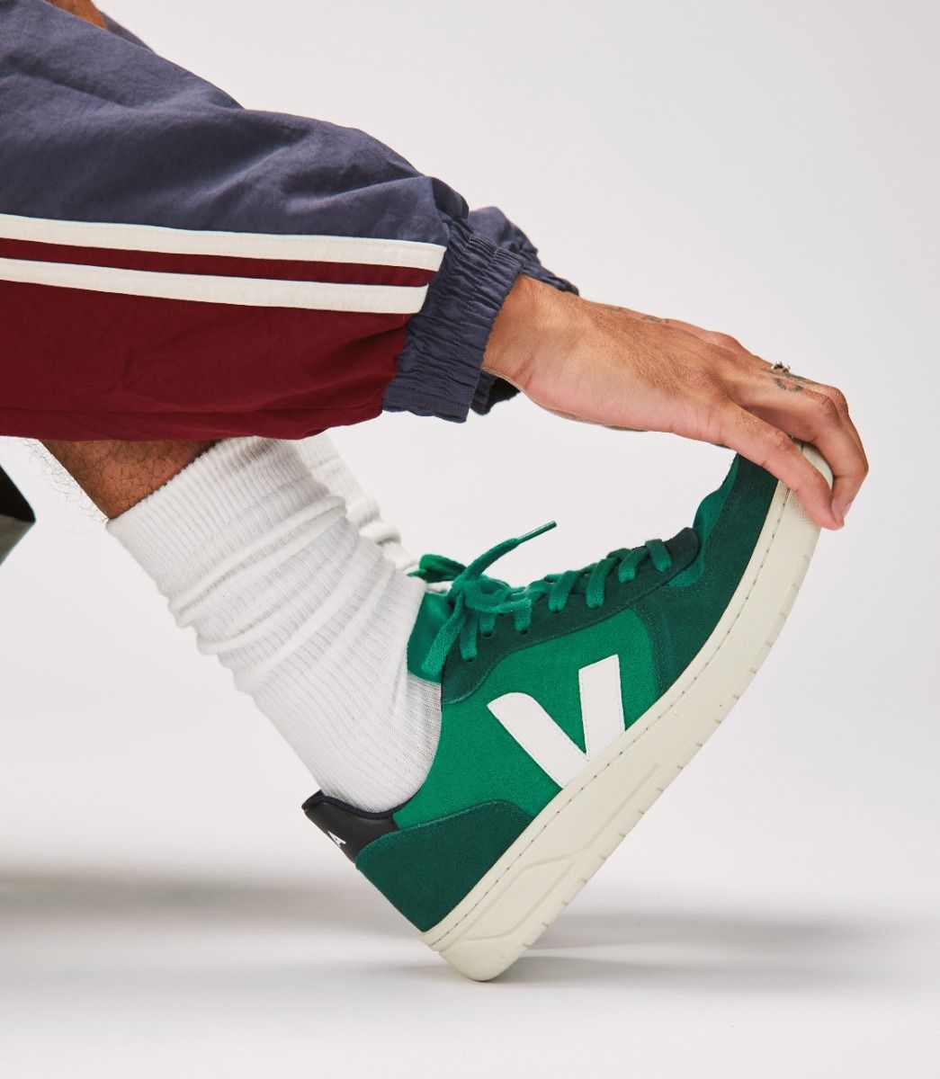 VEJA V-10 SUEDE EMERAUDE PIERRE BLACK | VJ24238