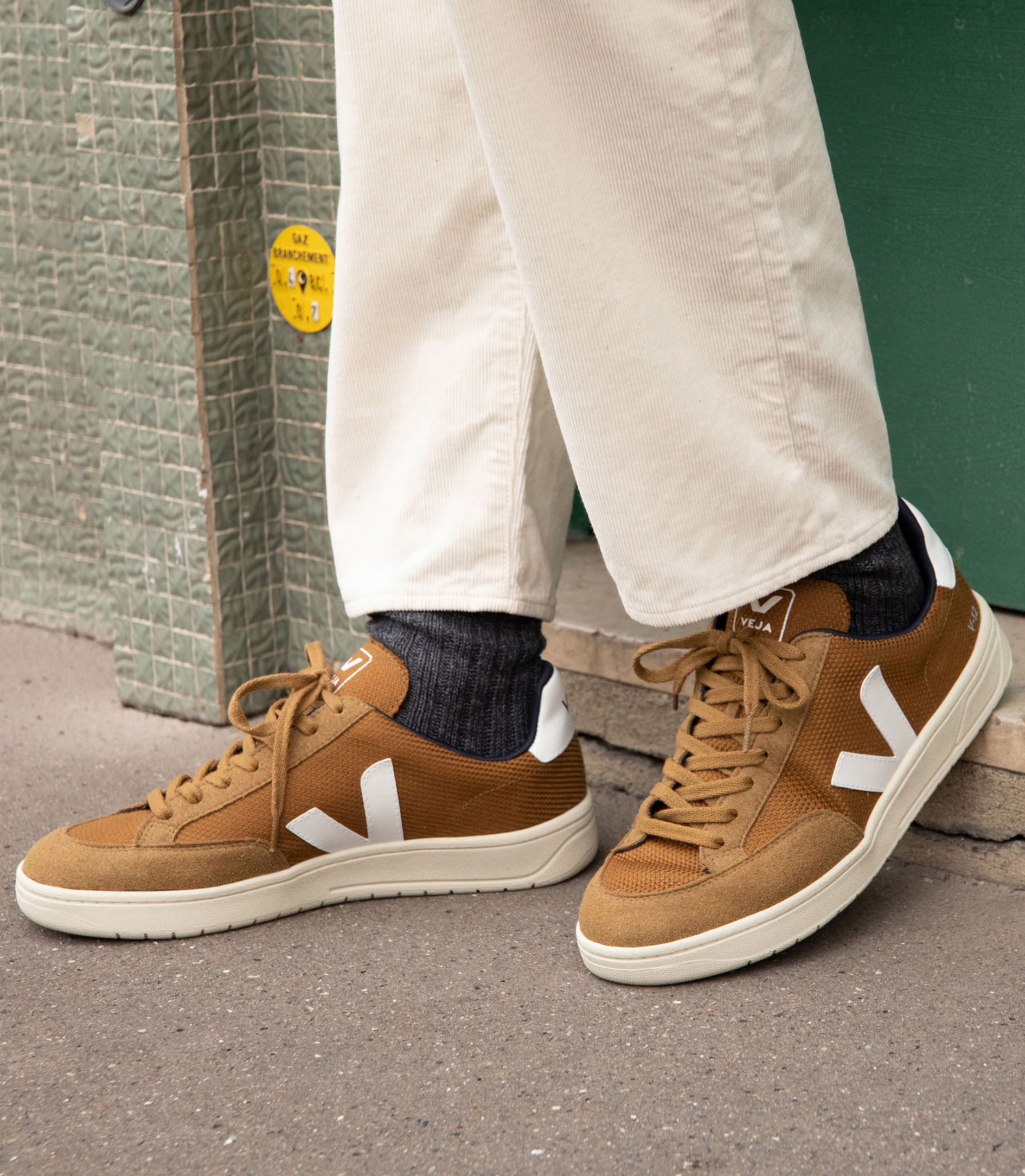VEJA V-12 VEGAN B-MESH TENT WHITE | VJ24581