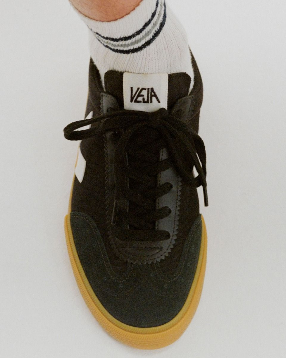 VEJA VOLLEY CANVAS BLACK WHITE NATURAL | VJ24469